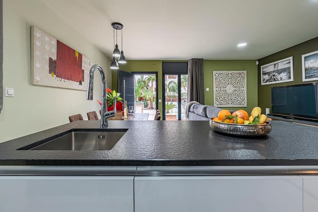 5 Stelle Piscina, Jacuzzi, Wifi - 2 Min Dal Mare Apartment Miami Playa Ngoại thất bức ảnh