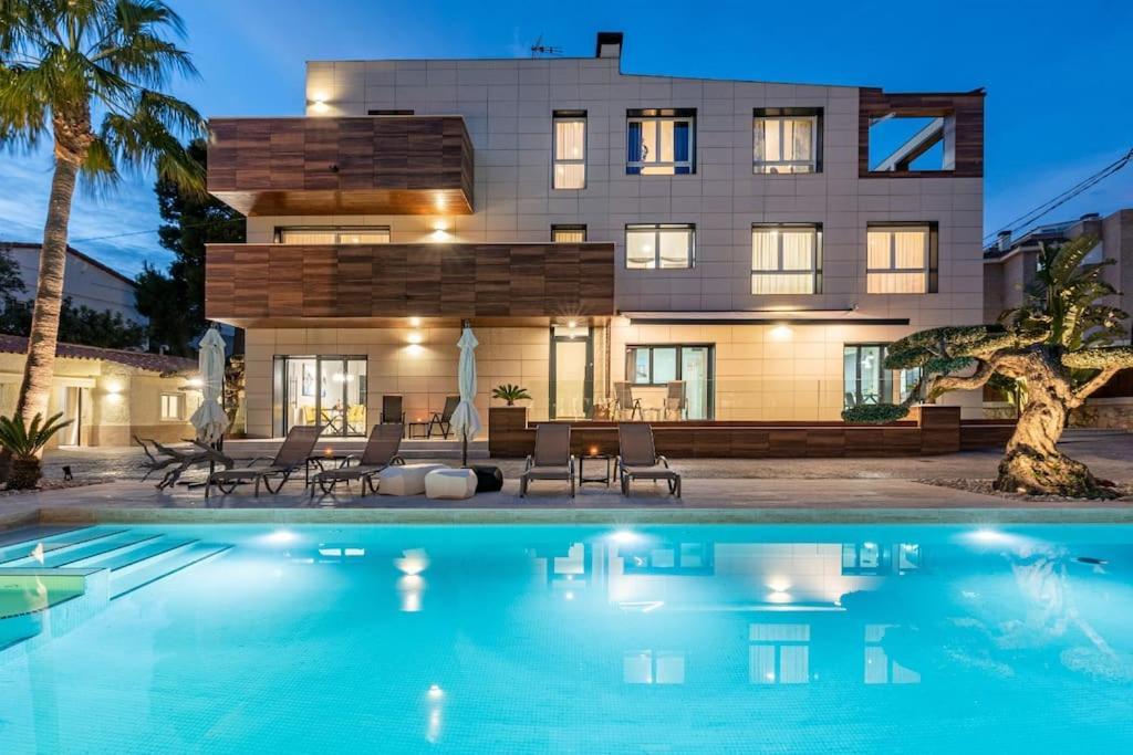 5 Stelle Piscina, Jacuzzi, Wifi - 2 Min Dal Mare Apartment Miami Playa Ngoại thất bức ảnh