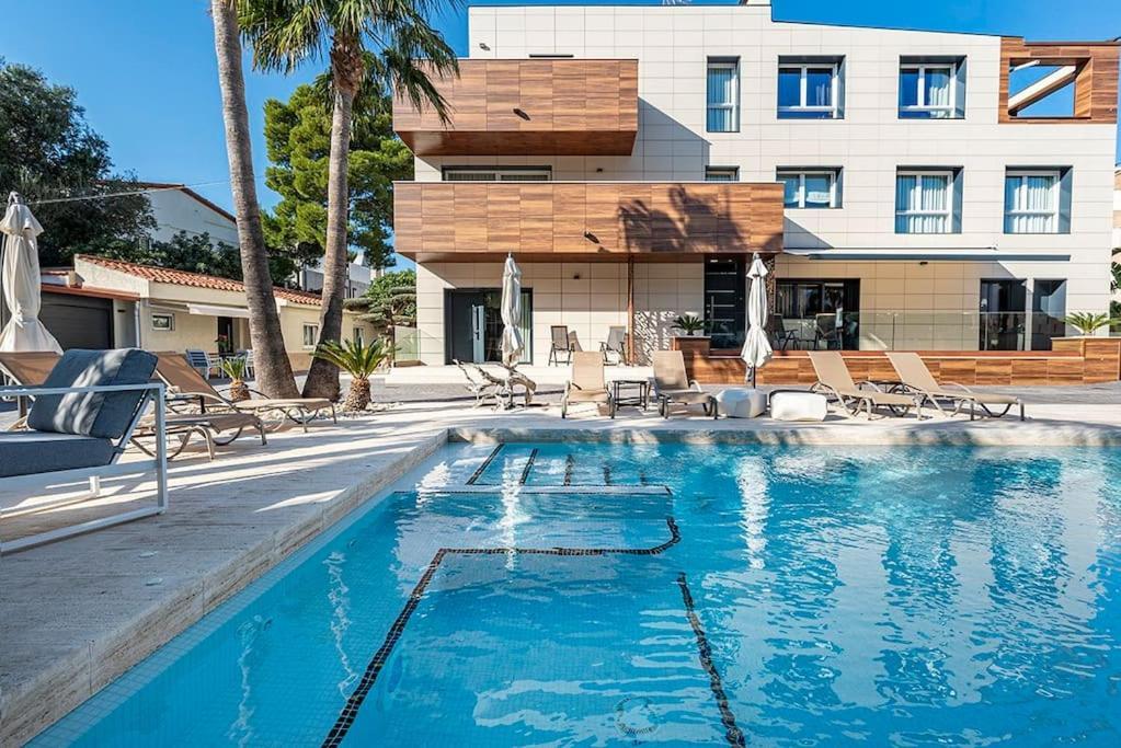 5 Stelle Piscina, Jacuzzi, Wifi - 2 Min Dal Mare Apartment Miami Playa Ngoại thất bức ảnh